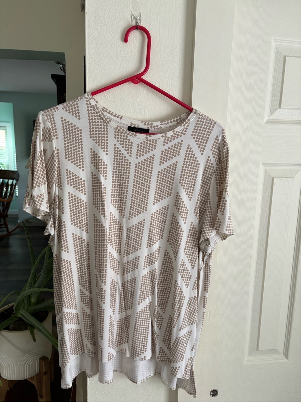 Alfani Beige & White Short Sleeve Geometric Tee